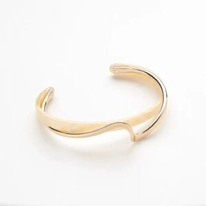 Elegant Gold-Tone Wave Bracelet A1166
